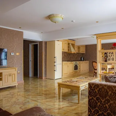 Lägenhet Luxury Rich 2 *