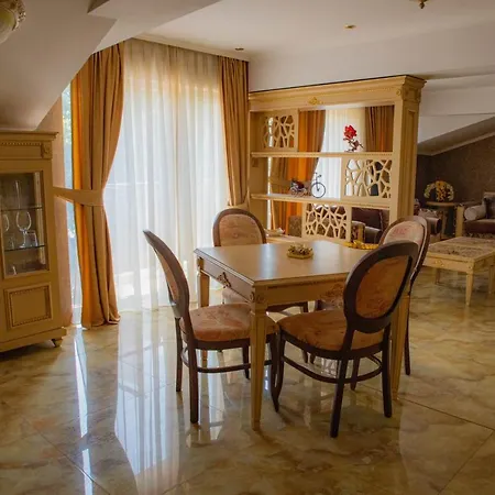 דירה Luxury Rich 2