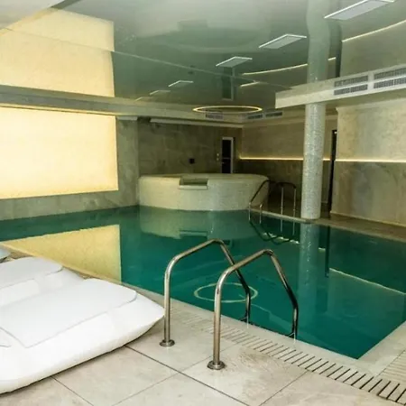 Luxury Rich 2 ולינגראד